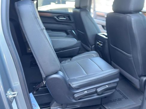 Used 2025 GMC Yukon XL Denali RWD image 12