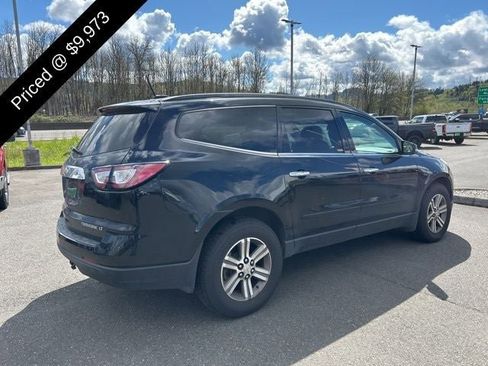 Used 2016 Chevrolet Traverse LT image 3