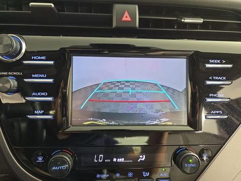 Used 2020 Toyota Camry SE FWD image 14