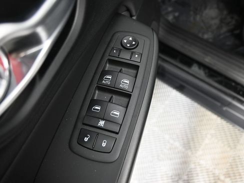 Used 2022 Jeep Cherokee Trailhawk w/ Comfort/Convenience Group AWD/4WD image 19