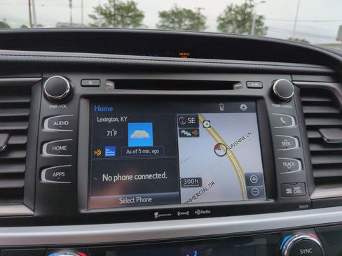 Used 2017 Toyota Highlander SE AWD/4WD image 19