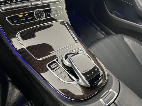 Certified 2019 Mercedes-Benz E 300 4MATIC image 33