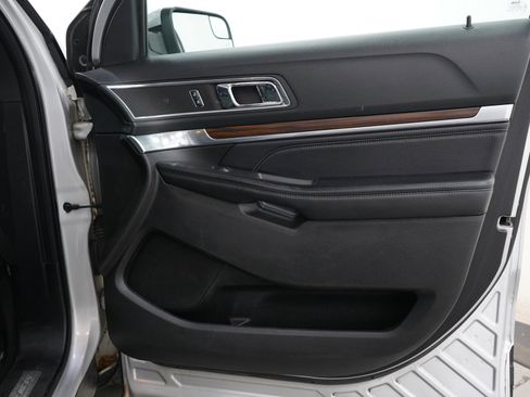 Used 2017 Ford Explorer Limited AWD/4WD image 9