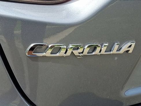 Used 2025 Toyota Corolla LE FWD image 29