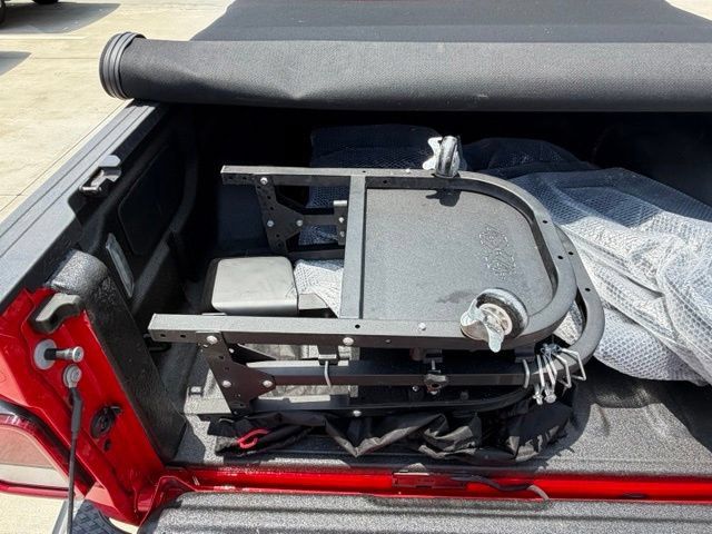 Used 2025 Jeep Gladiator Sport AWD/4WD image 9