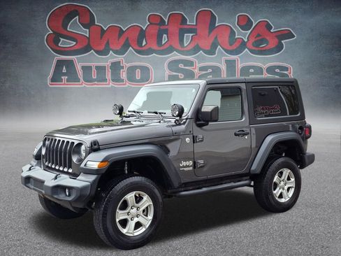 Used 2018 Jeep Wrangler Sport AWD/4WD image 3