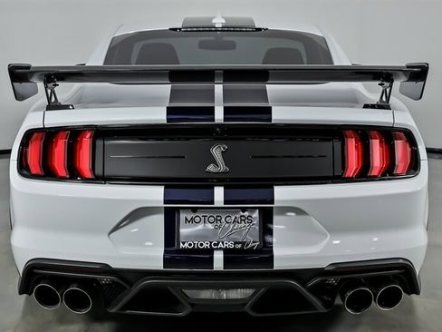 Used 2022 Ford Mustang Shelby GT500 w/ Carbon Fiber Track Pack RWD image 11