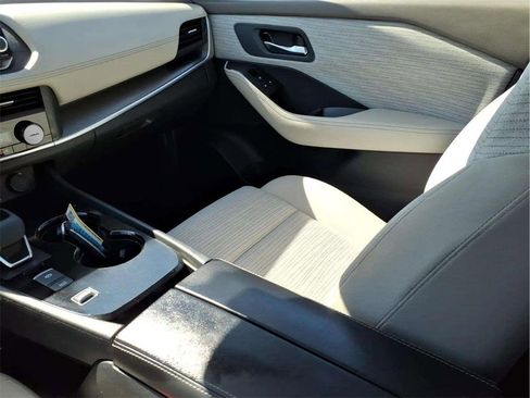 Used 2023 Nissan Rogue SV image 12