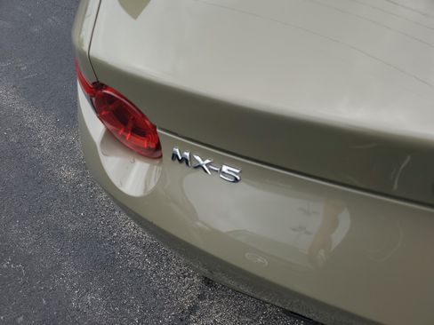 Used 2023 MAZDA MX-5 Miata Grand Touring RWD image 7