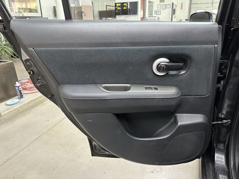 Used 2011 Nissan Versa 1.8 S image 12