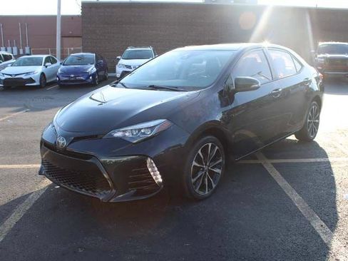 Used 2018 Toyota Corolla SE w/ SE Premium Package FWD image 2