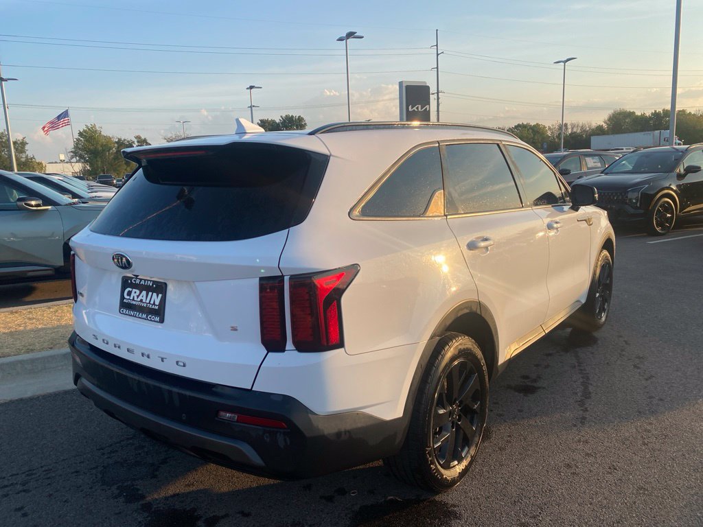 Used 2021 Kia Sorento S w/ Panoramic Sunroof Package AWD/4WD image 3
