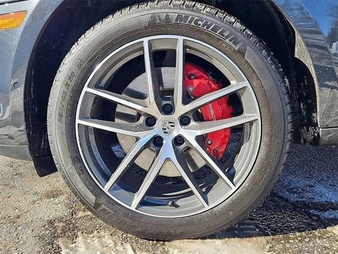 Certified 2024 Porsche Macan S image 11