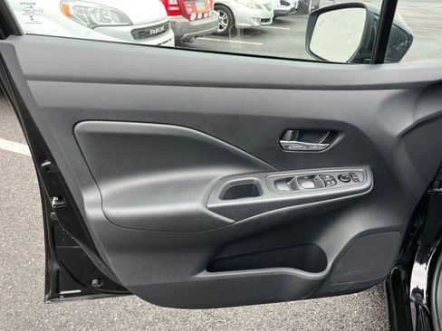 Used 2025 Nissan Versa SV FWD image 18