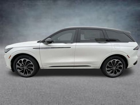 New 2026 Lincoln Nautilus Reserve image 2