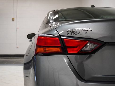 Used 2024 Nissan Altima 2.5 SR FWD image 40