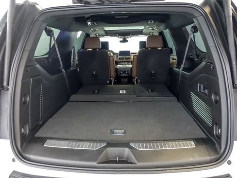Certified 2022 Chevrolet Suburban High Country w/ Premium Package AWD/4WD image 35