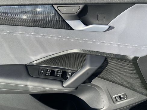 New 2026 Volkswagen Tiguan SE R-Line image 17