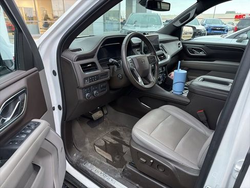 Used 2024 Chevrolet Suburban Z71 w/ Luxury Package image 8