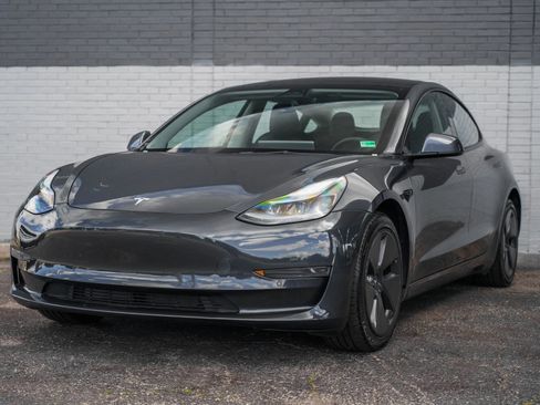 Used 2022 Tesla Model 3 Standard Range RWD image 1