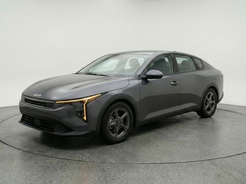 Used 2025 Kia K4 LXS image 3