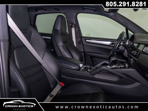 Used 2023 Porsche Cayenne Platinum Edition image 50