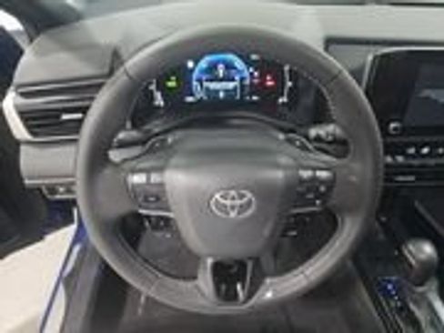 Used 2025 Toyota Camry SE w/ Convenience Package FWD image 11