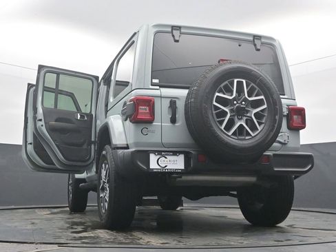 Used 2024 Jeep Wrangler Sahara image 59
