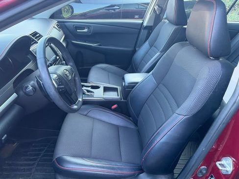Used 2016 Toyota Camry SE w/ Moonroof Package FWD image 4