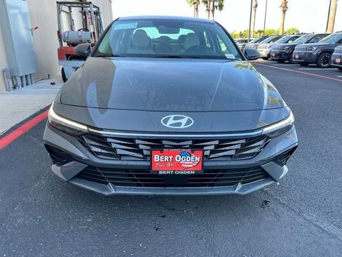 New 2026 Hyundai Elantra Limited FWD image 2