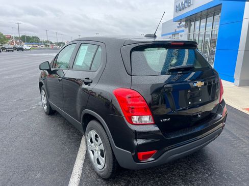 Used 2018 Chevrolet Trax LS FWD image 2