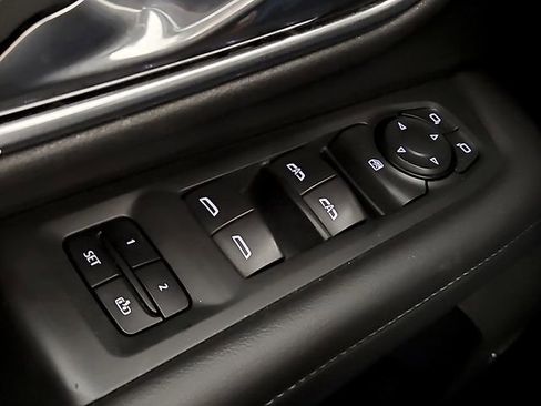 Used 2021 Chevrolet Suburban LT RWD image 26