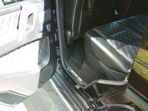 Used 2015 Mercedes-Benz G 63 AMG 4MATIC image 28