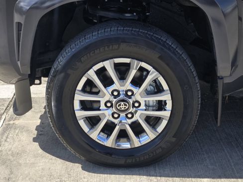 Used 2025 Toyota Tacoma Limited AWD/4WD image 12