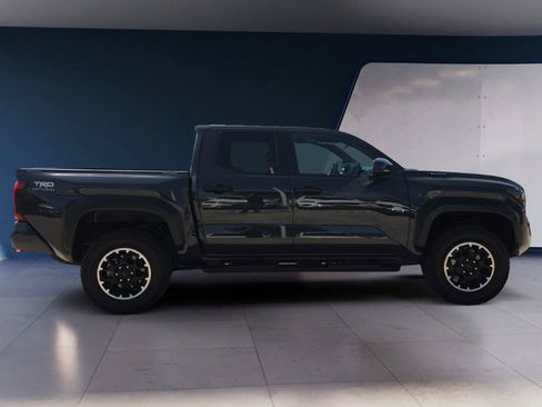 Used 2025 Toyota Tacoma TRD Off-Road AWD/4WD image 6