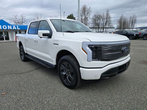 Used 2022 Ford F150 Lightning Lariat image 3