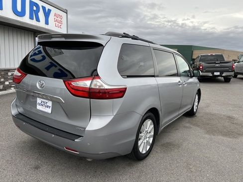 Used 2017 Toyota Sienna Limited image 17