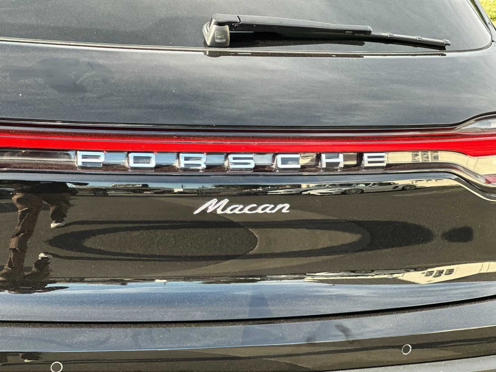 Used 2025 Porsche Macan AWD/4WD image 32