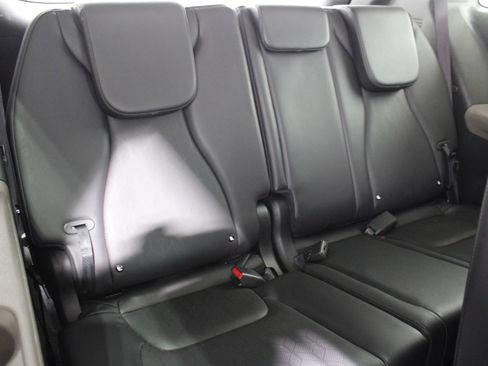 Used 2025 Kia Carnival FWD image 21