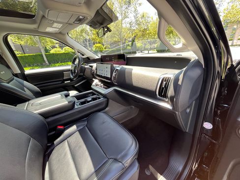 Used 2025 Ford Expedition Max Platinum AWD/4WD image 28