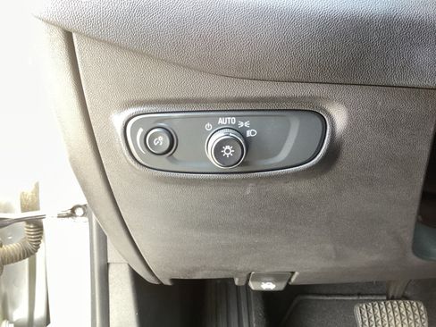 Used 2020 Chevrolet Equinox LT FWD image 28