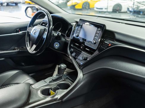 Used 2021 Toyota Camry SE w/ Carpet Mat Package (TMS) FWD image 14