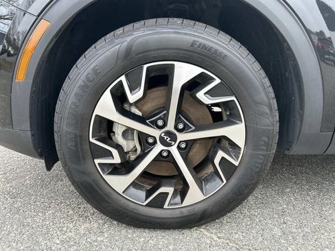Certified 2025 Kia Sportage EX AWD/4WD image 9
