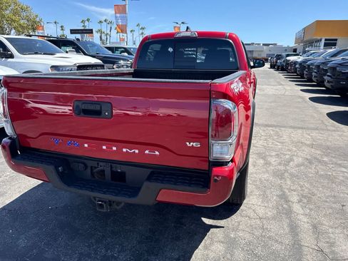 Used 2022 Toyota Tacoma TRD Off-Road w/ TRD Premium Off Road Package AWD/4WD image 12