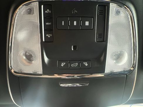 Used 2020 Jeep Grand Cherokee Limited AWD/4WD image 28