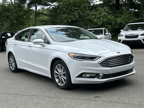 Used 2017 Ford Fusion SE FWD image 19