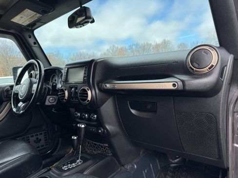 Used 2017 Jeep Wrangler Unlimited Sahara AWD/4WD image 21