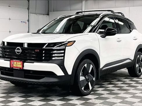 New 2026 Nissan Kicks SR w/ Cold Weather Package FWD image 3