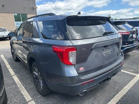 Used 2023 Ford Explorer XLT w/ Equipment Group 202A AWD/4WD image 4