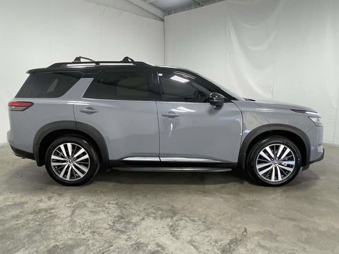 Used 2022 Nissan Pathfinder Platinum w/ Lighting Package (N93) FWD image 2